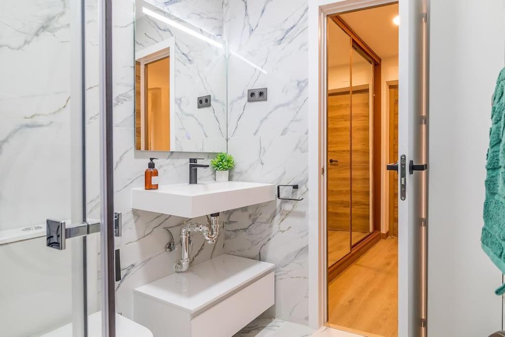 Apartamento Reformado Y Tranquilo Junto A Gran Via 마드리드 외부 사진